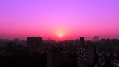 4K实拍唯美紫红色晚霞日落城市风光视频的预览图